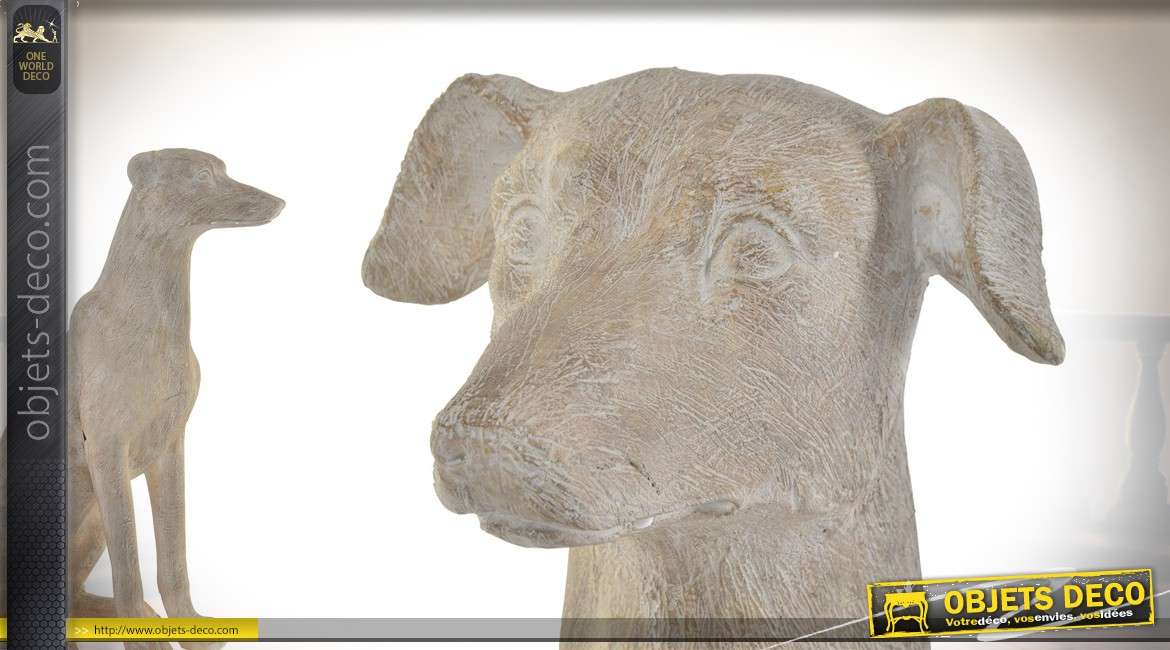 Sculpture de chien teintes claires aux inspirations de bois sculpté