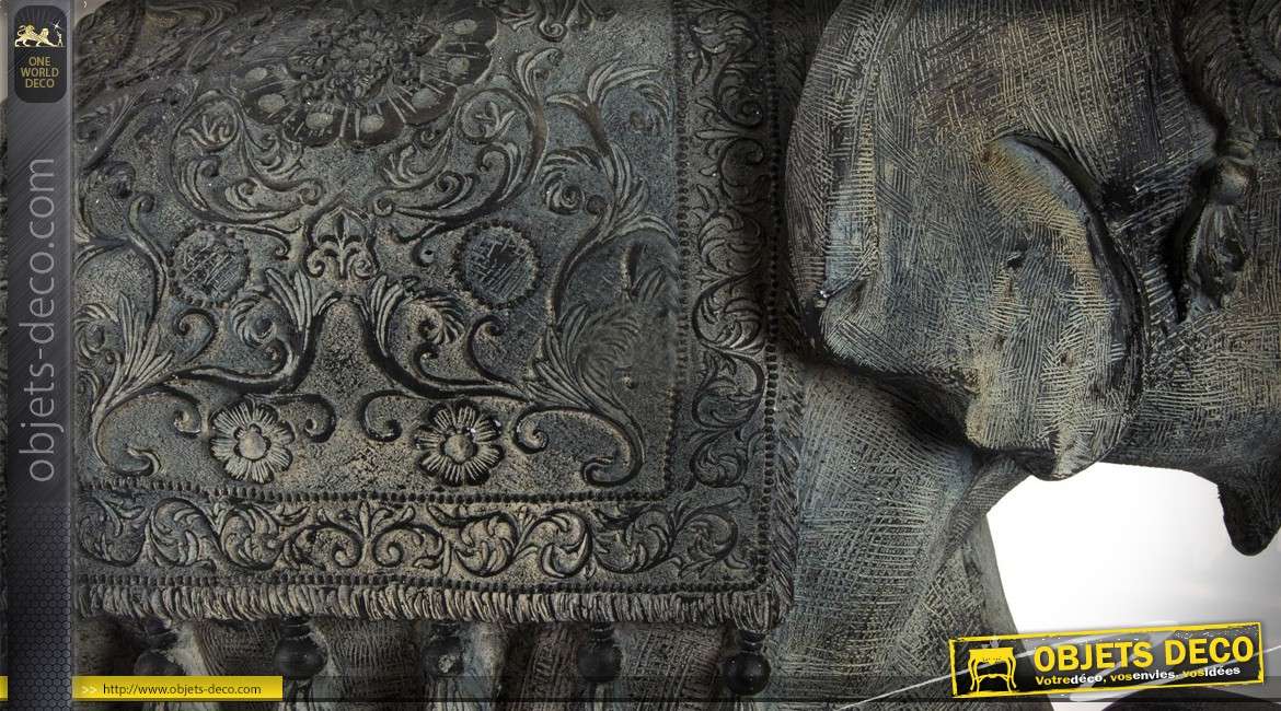 Grande représentation d'un éléphant en résine 83 cm