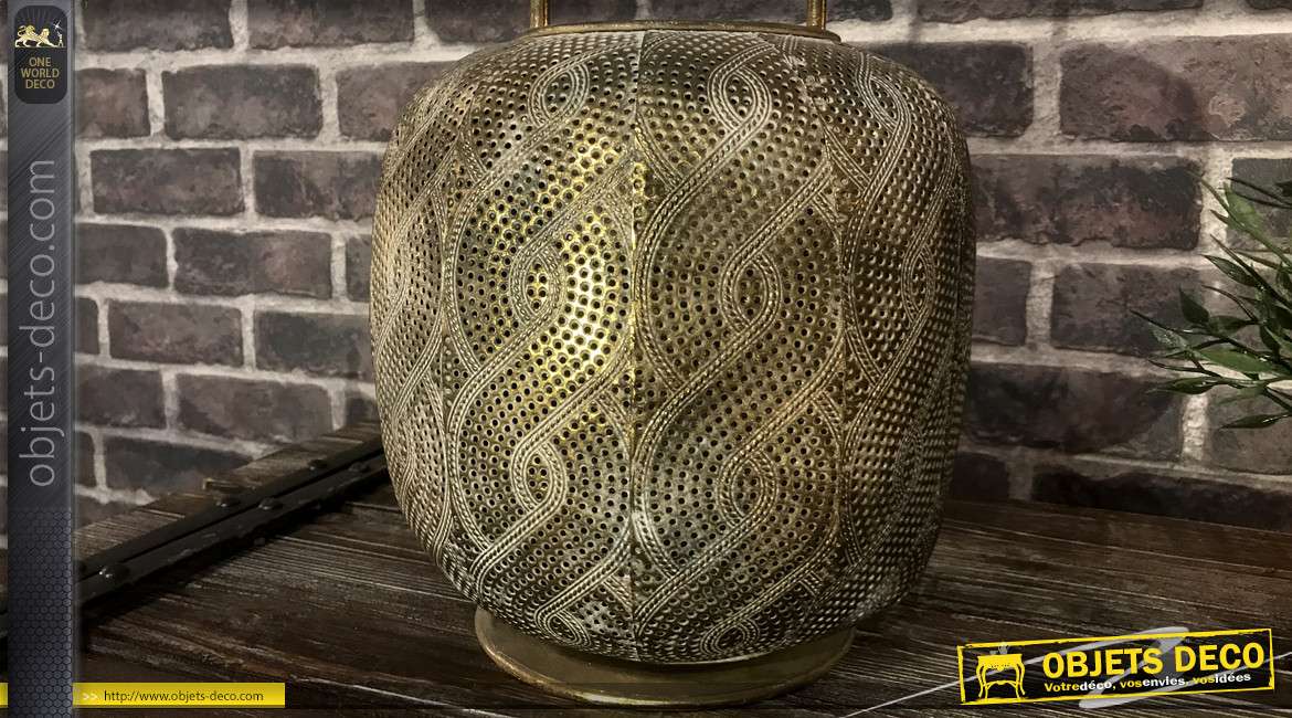 Lanterne pour bougie en métal doré et ajouré de style oriental 37 cm