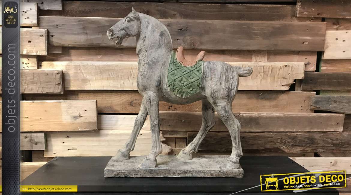 Statuette de cheval de guerre asiatique patine blanche effet vieilli 45 cm