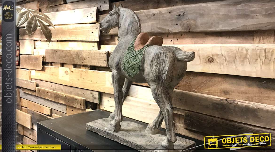 Statuette de cheval de guerre asiatique patine blanche effet vieilli 45 cm