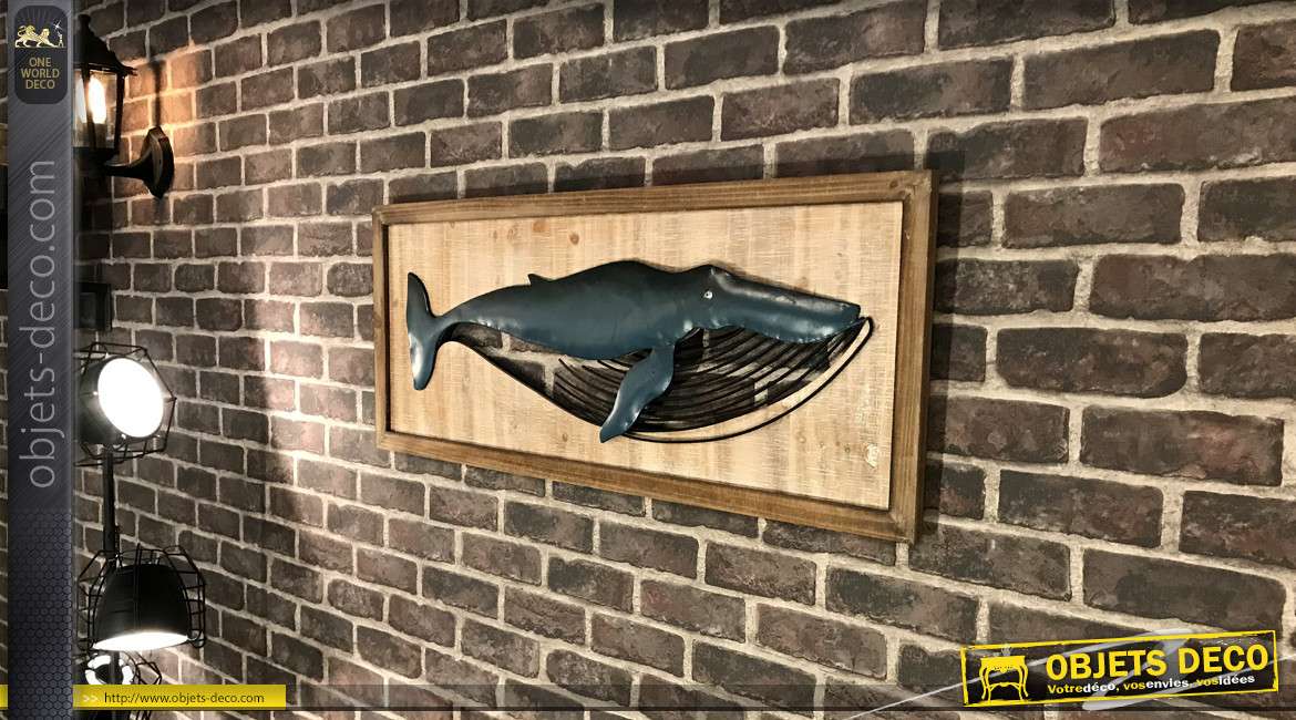 Grande décoration en bois et métal : baleine en relief sur cadre en bois vieilli