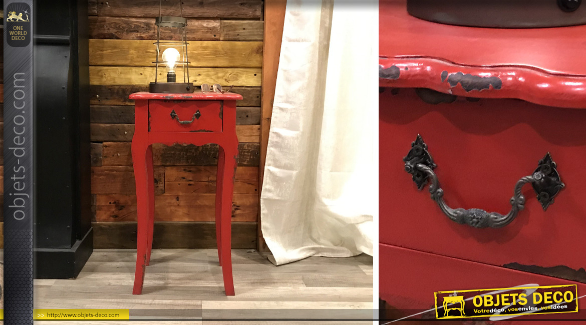 Table de nuit haute en bois finition rouge antique, patiné oxydé, 1 tiroir, 65cm