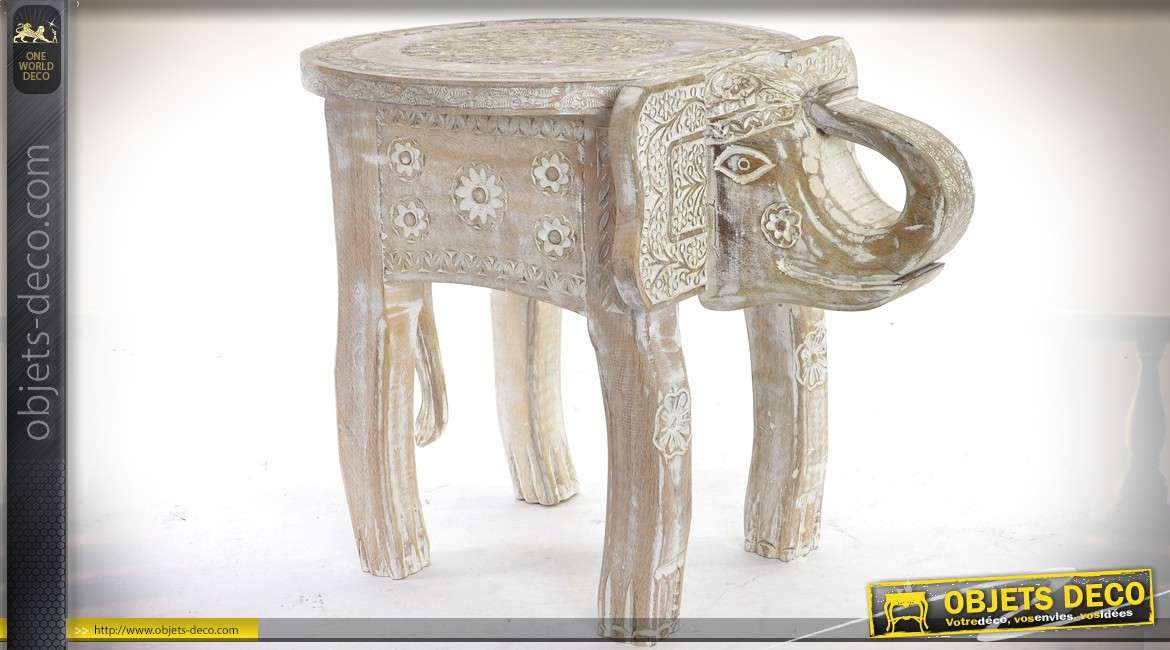 Bout de canapé oriental en manguier en forme d'éléphant stylisé patine blanche