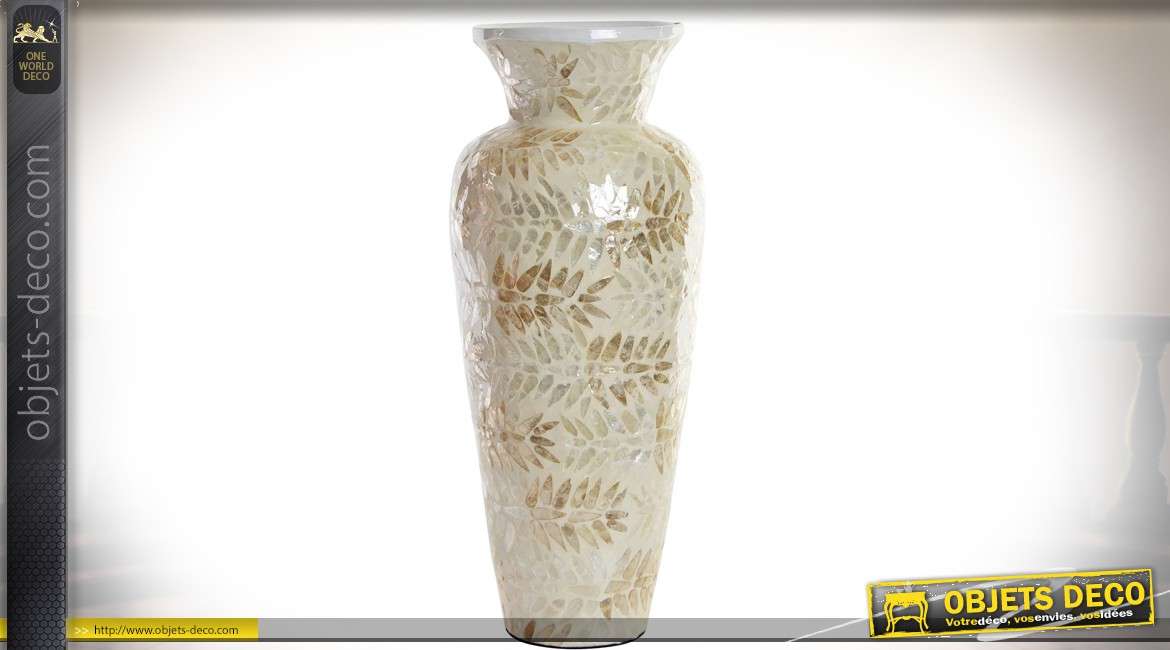 Vase haut bambou laqué blanc habillage feuillages nacrés, dorés et argentés 50 cm