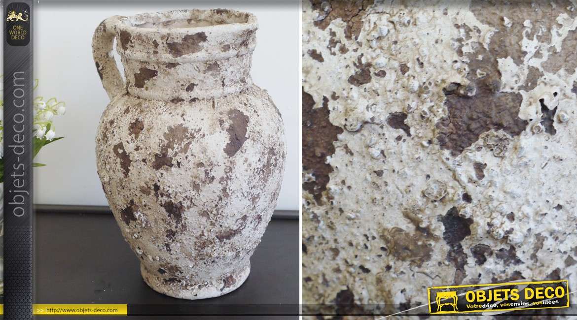 Vase en terre cuite patine blanche désagrégée effet antiquité 28 cm