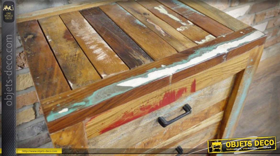 Table de chevet trois tiroirs de style rustique en bois recyclé 64 cm