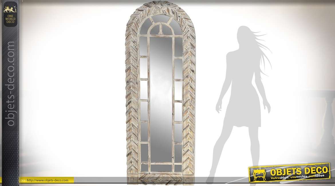 Grand miroir en bois style fenêtre en arcade encadrement en relief 194,5 cm
