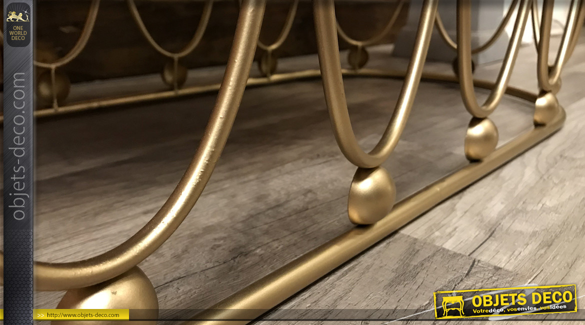 Bout de lit moderne en métal doré avec assise en poils synthétiques