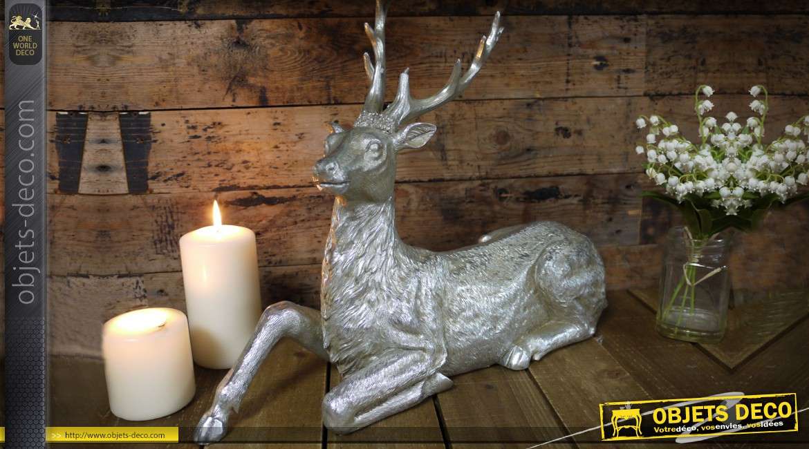 Statuette argentée de cerf couché grande décoration de Noël 45 cm