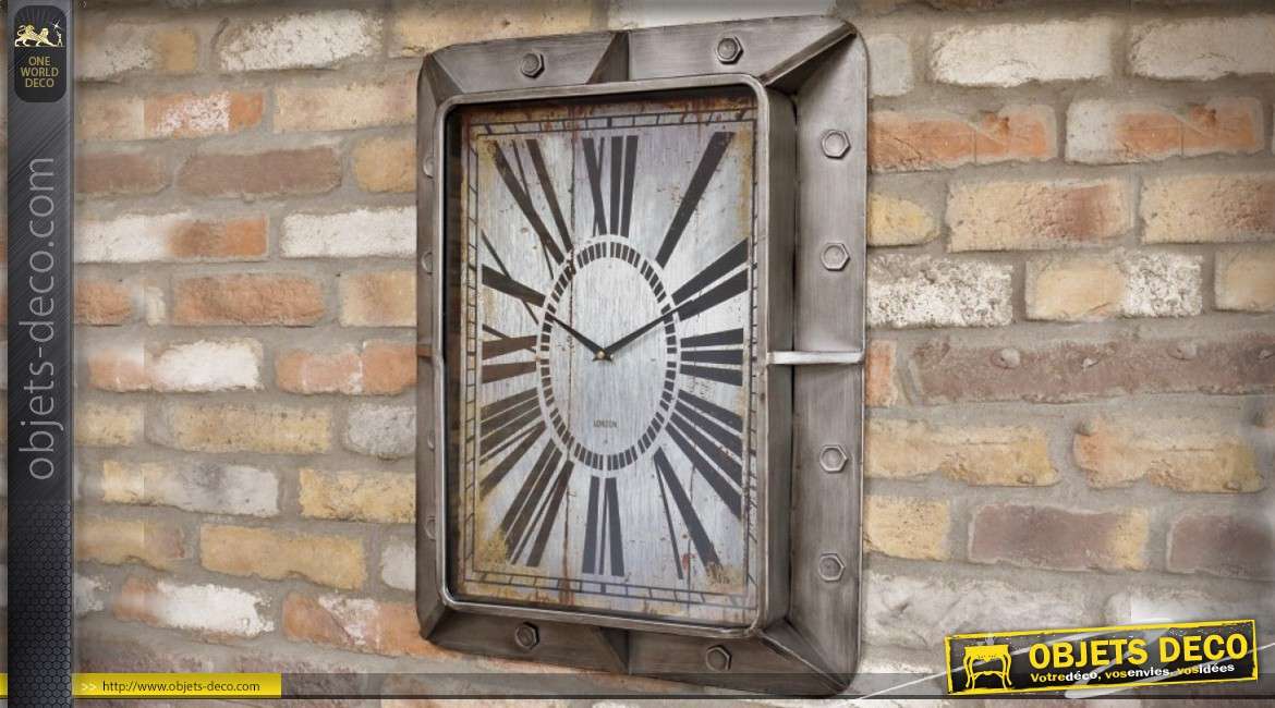 Horloge industrielle métal gris vieilli cornières épaisses boulonnées 66 cm