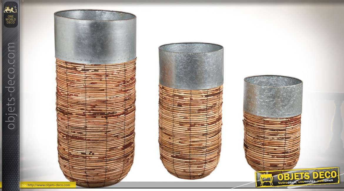 Série de 3 cache-pots cylindriques en rotin antique et zinc 79 cm