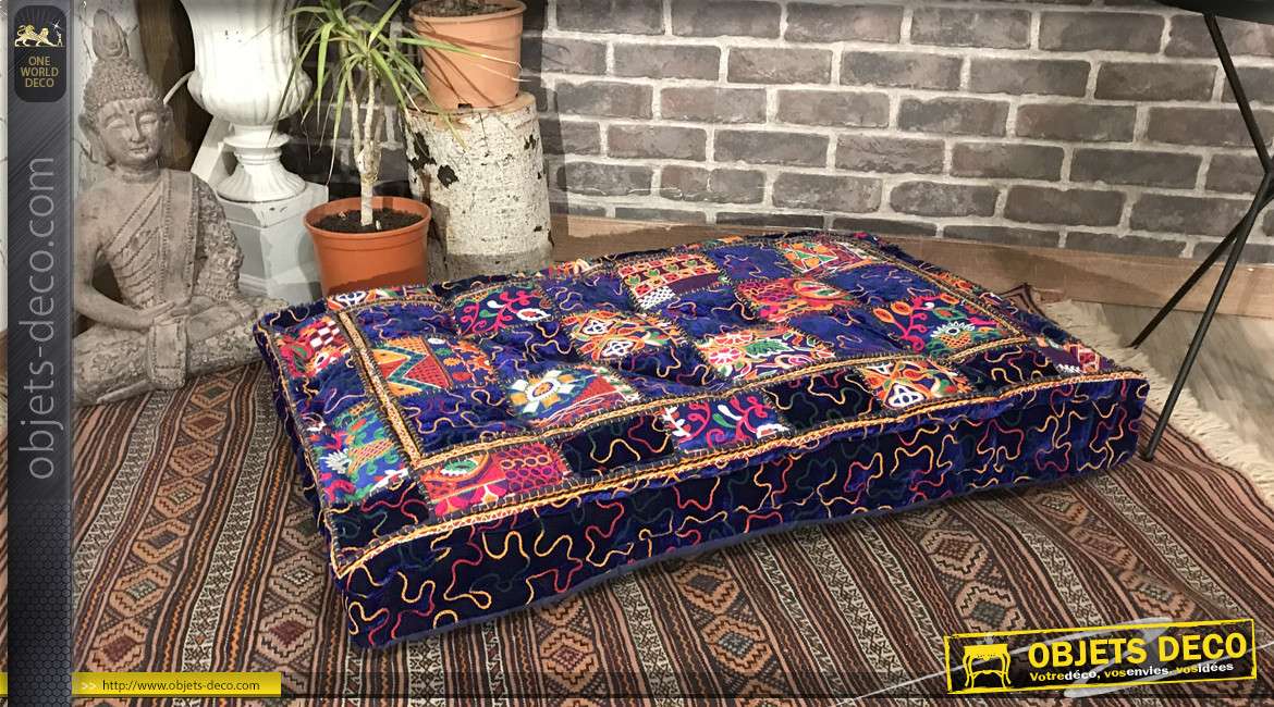 Grand coussin de sol en 90 cm épais à motifs indiens colorés en patchwork