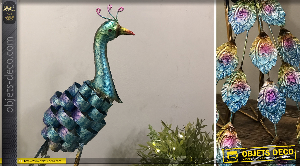 Sculpture animalière d'un paon en metal couleurs industrielles brillantes