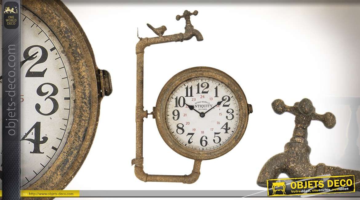 Horloge de style industriel, double cadran et traces d'oxidation