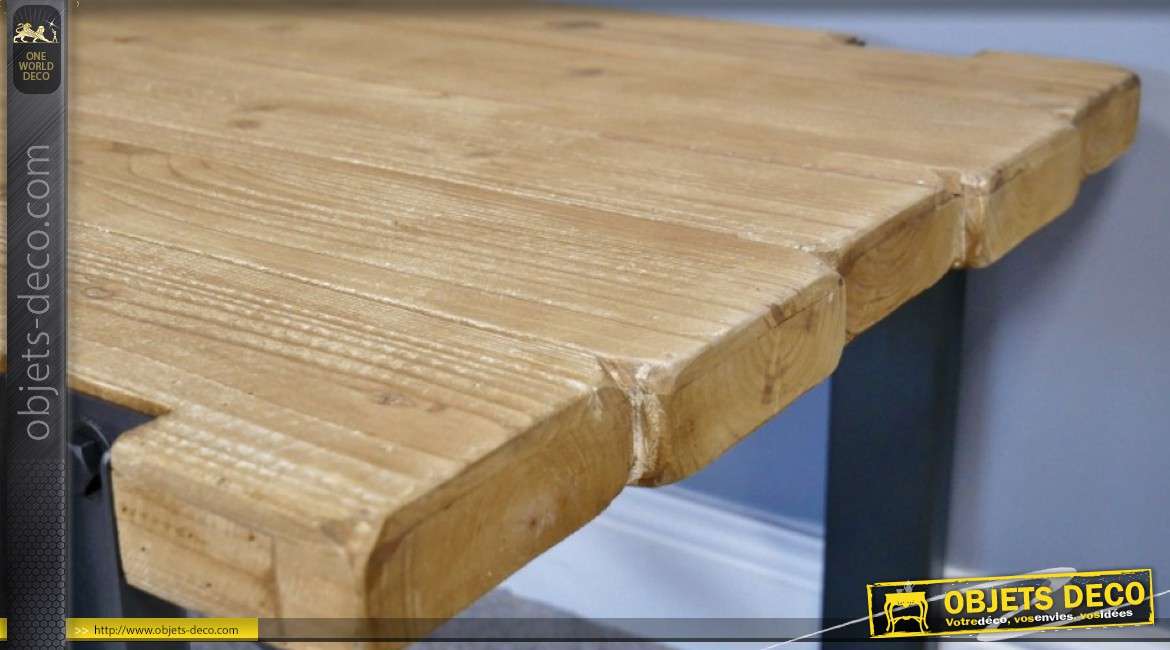 Table basse en bois de sapin et pieds en métal style poutre d'usine