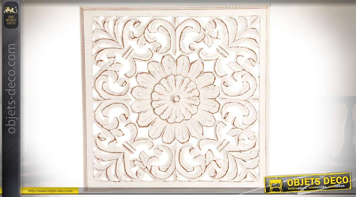 Panneau déco murale blanche en bois sculpté et ajouré motif fleurs stylisées