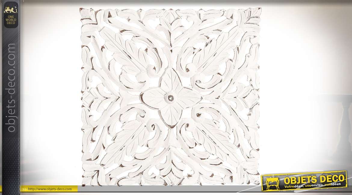 Série de 4 panneaux décoratifs en bois sculpté patine blanche vieillie 30 x 30 cm