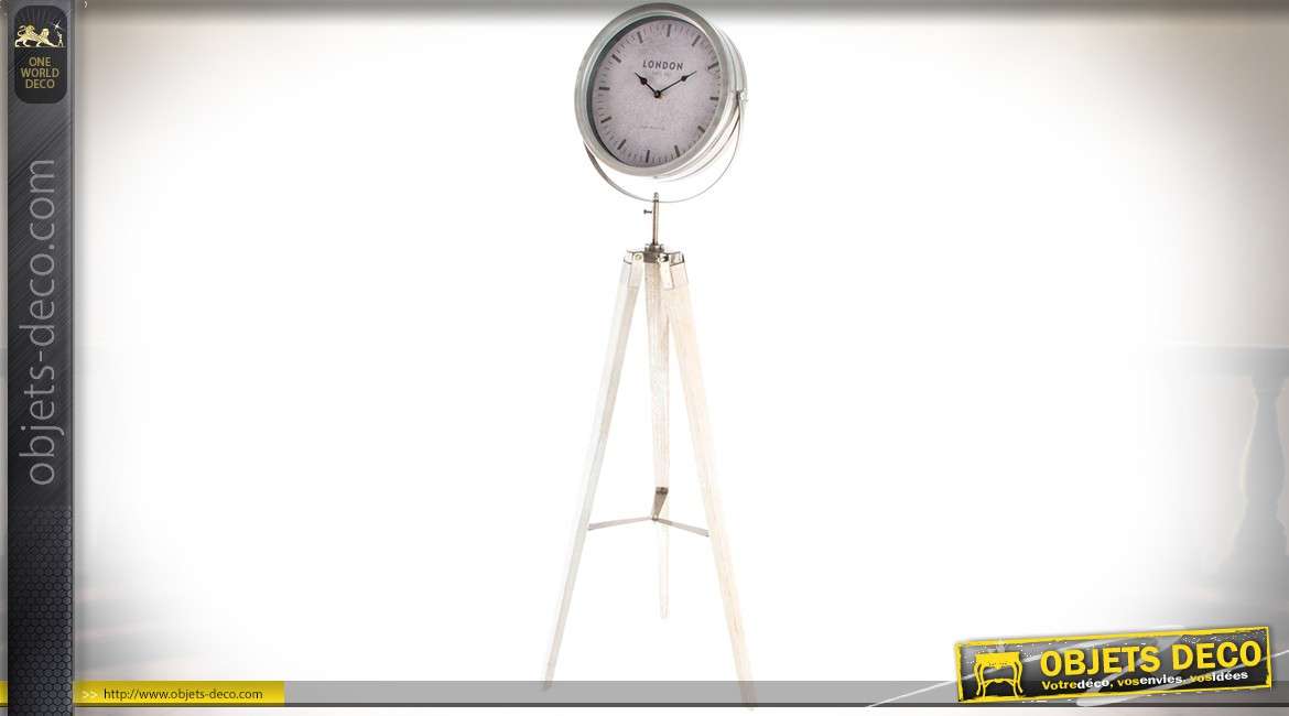 Horloge sur trépied laqué blanc avec cadran en métal argenté de style rétro 114 cm