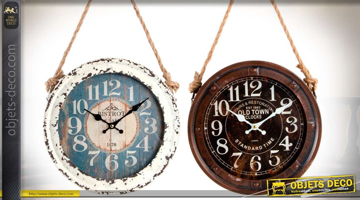 Série de 2 petites horloges murales en bois vintages suspendues Ø 30 cm