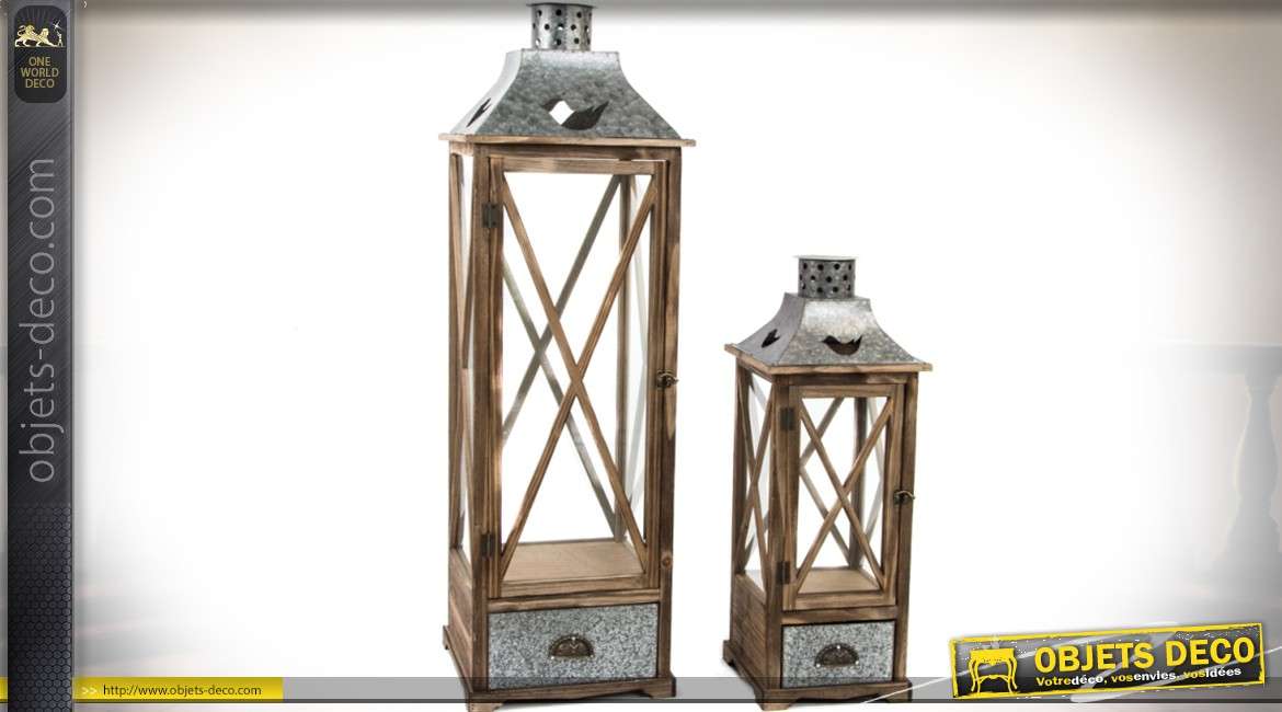 Duo de grandes lanternes en bois ciré vieilli et métal argenté (1,06 mètre)