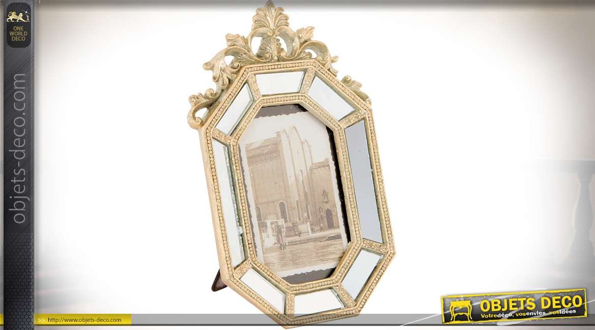 Cadre photos avec encadrement doré à facettes en miroirs de style baroque