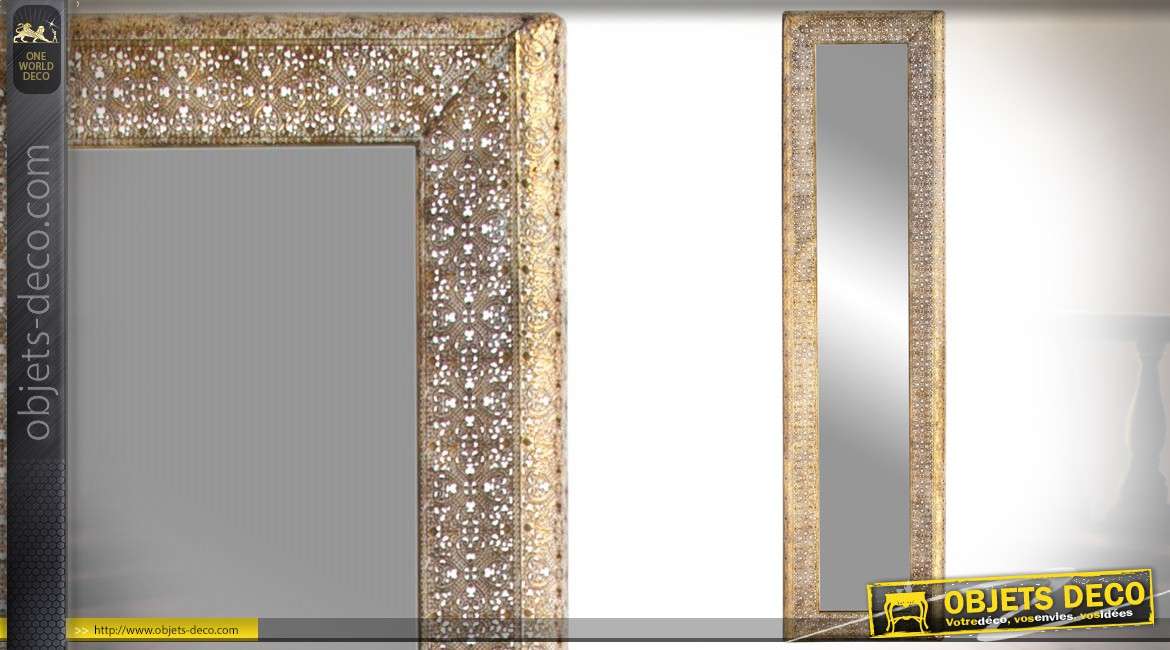 Haut miroir en métal doré, ajouré et vieilli de style oriental 180 cm