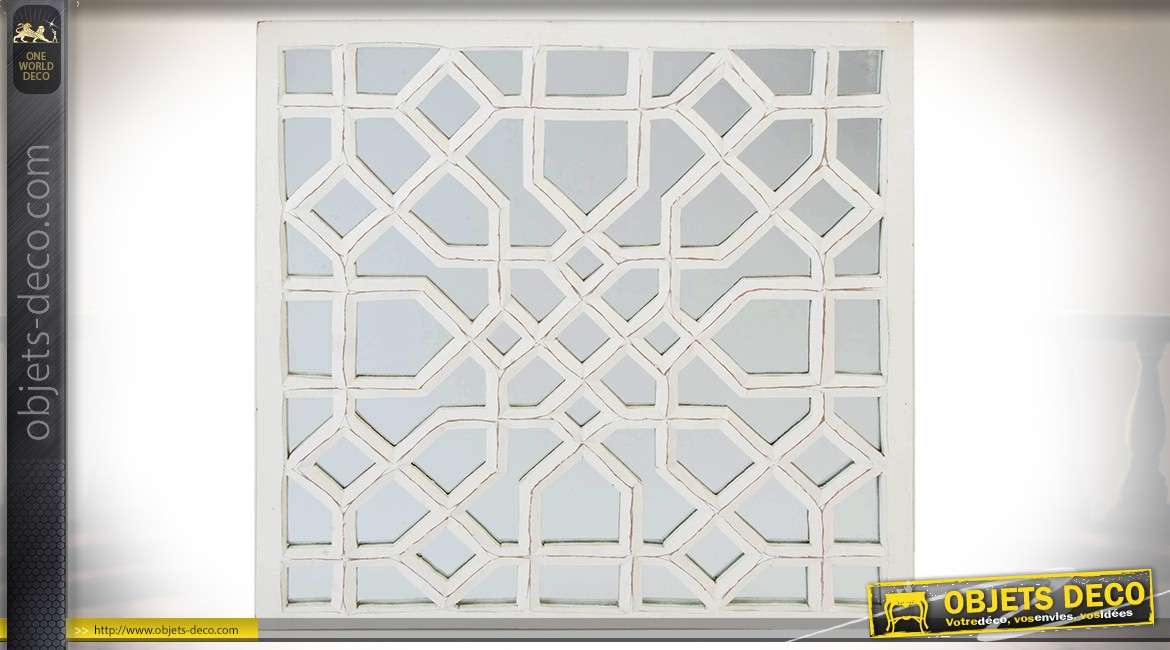 Grand miroir mural blanc carré 90 x 90 cm avec ornementations géométriques