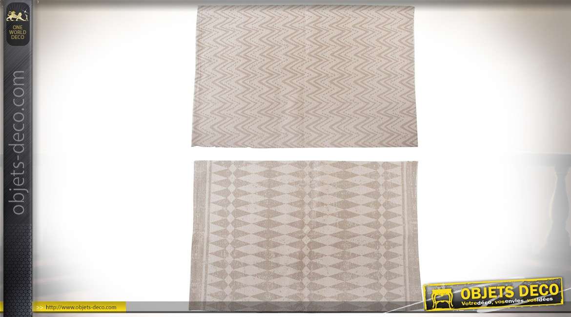Deux tapis descentes de lit en coton et polyester à motifs géométriques 90 x 60 cm