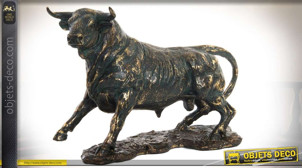 Statuette animalière : taureau de corrida en résine, sur son socle 36 cm
