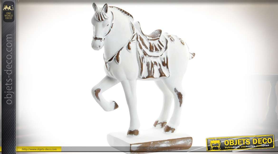 Statuette animalière : cheval blanc. Statuette en résine imitation bois 22 cm