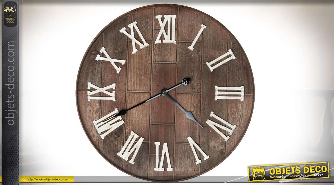Horloge murale en bois vieilli finition brou de noix esprit Bodega Ø 61 cm