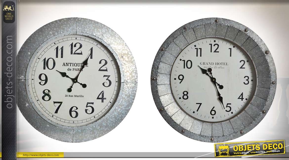 Série de 2 horloges en métal aspect zinc ancien style rétro et indus. Ø 68 cm