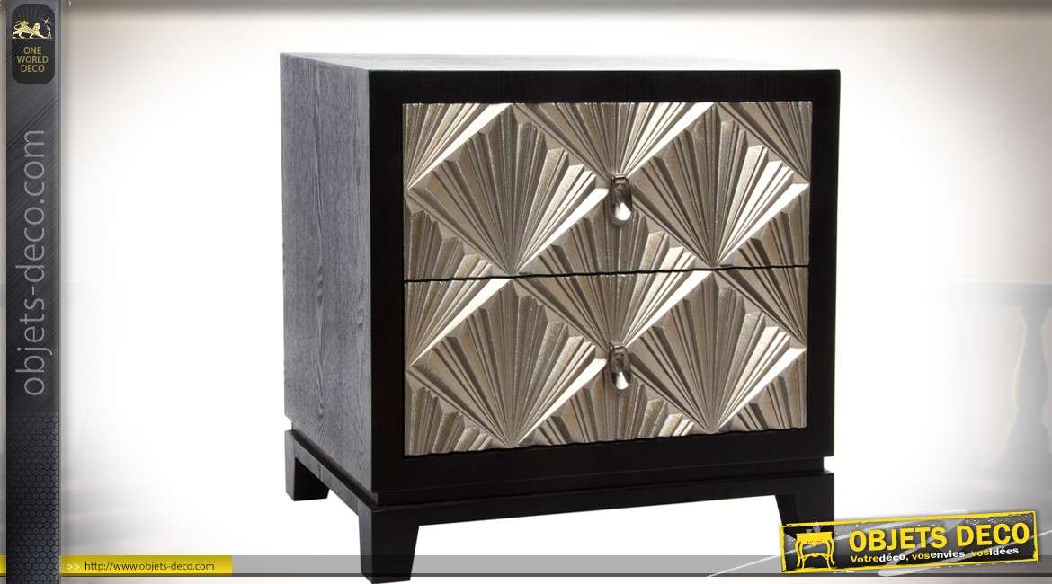 Table de chevet Art Déco noire façades de tiroirs à motifs en relief argent
