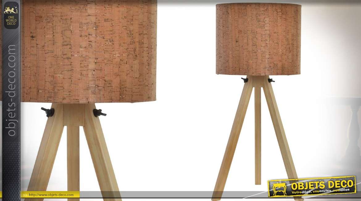 Lampe de table en bois sur trépied abat-jour coloris liège 57 cm