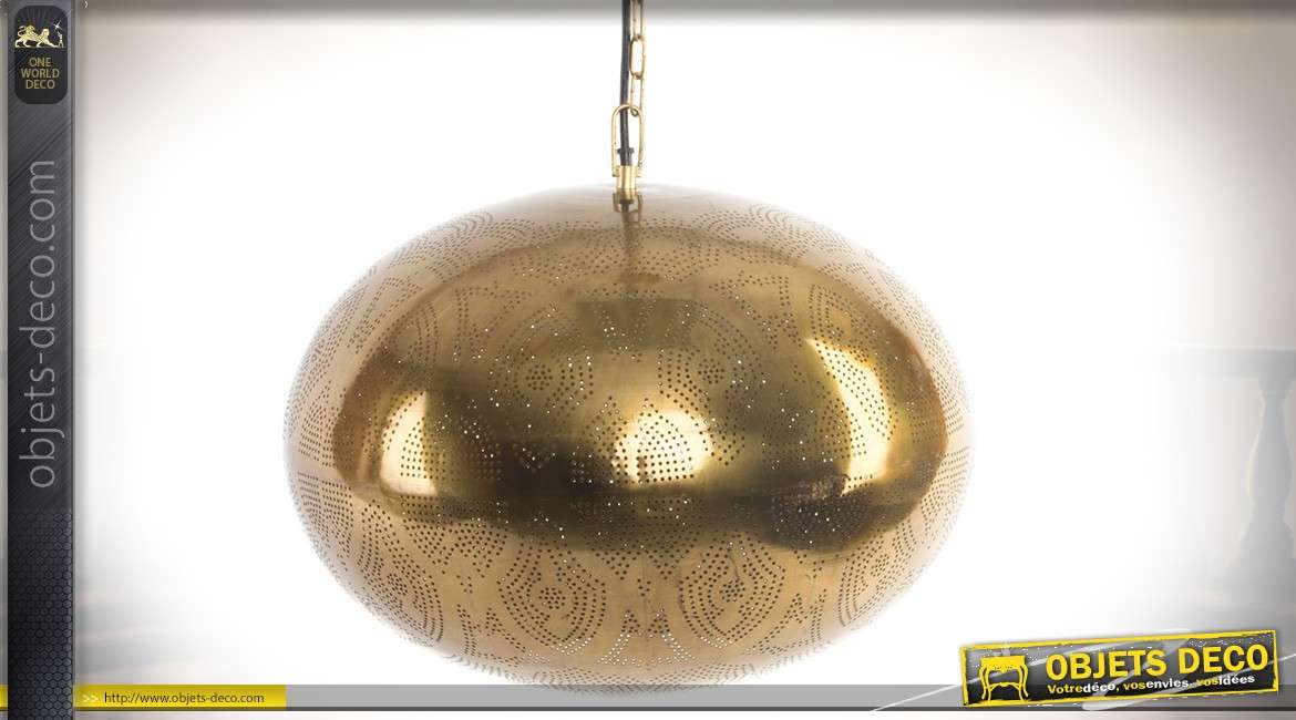 Suspension dorée orientale ovale motifs en microperforations Ø 41 cm
