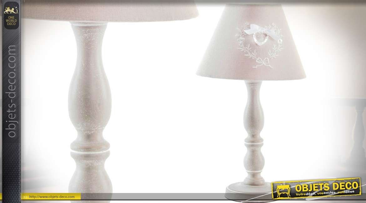 Lampe de chevet en bois et tisssu de style romantique 40 cm