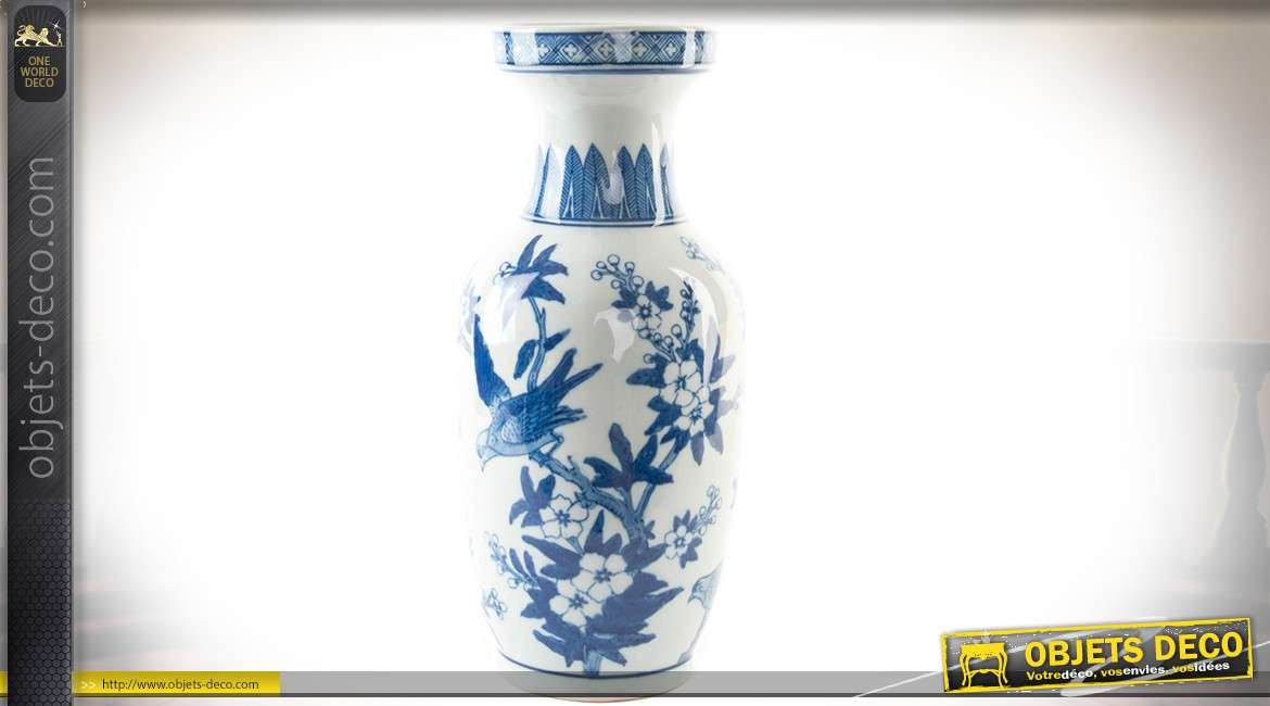 Vase en porcelaine blanche de style rétro à motifs fleuris coloris bleu  36 cm