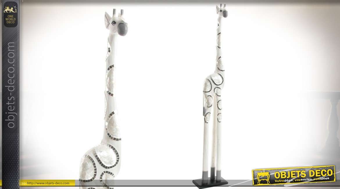 Grande statuette 1,2 mètre girafe stylisée blanche en bois sculpté et miroirs