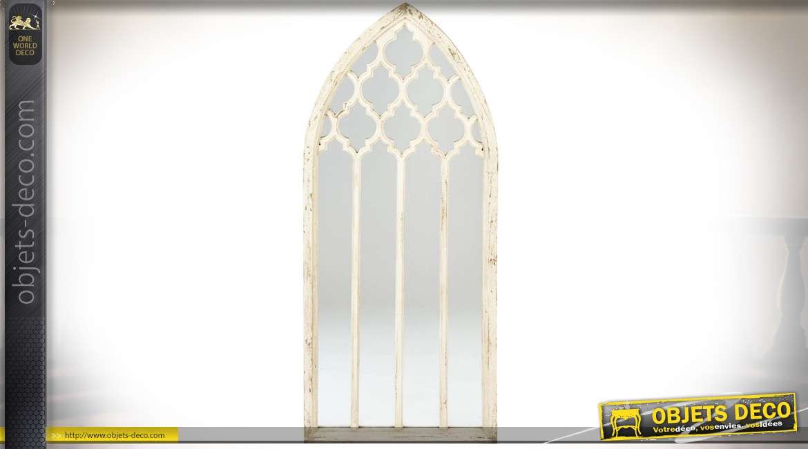 Miroir-fenêtre de style gothique en bois et métal patine blanche vieillie 119 cm