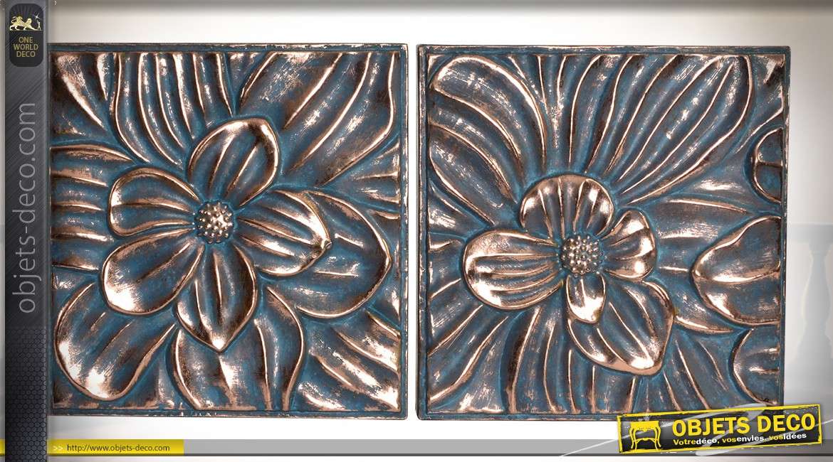 Duo de panneaux en métal gris bleuté et doré à motifs de fleurs en relief 32 x 32 cm