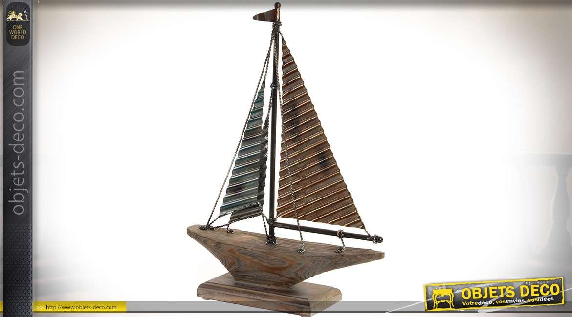 Maquette décorative stylisée sur socle d'un bateau à voiles en bois et métal 46 cm
