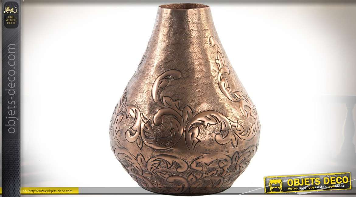 Vase en aluminium sculpté à motifs de feuilles stylisés finition cuivre ancien 20 cm