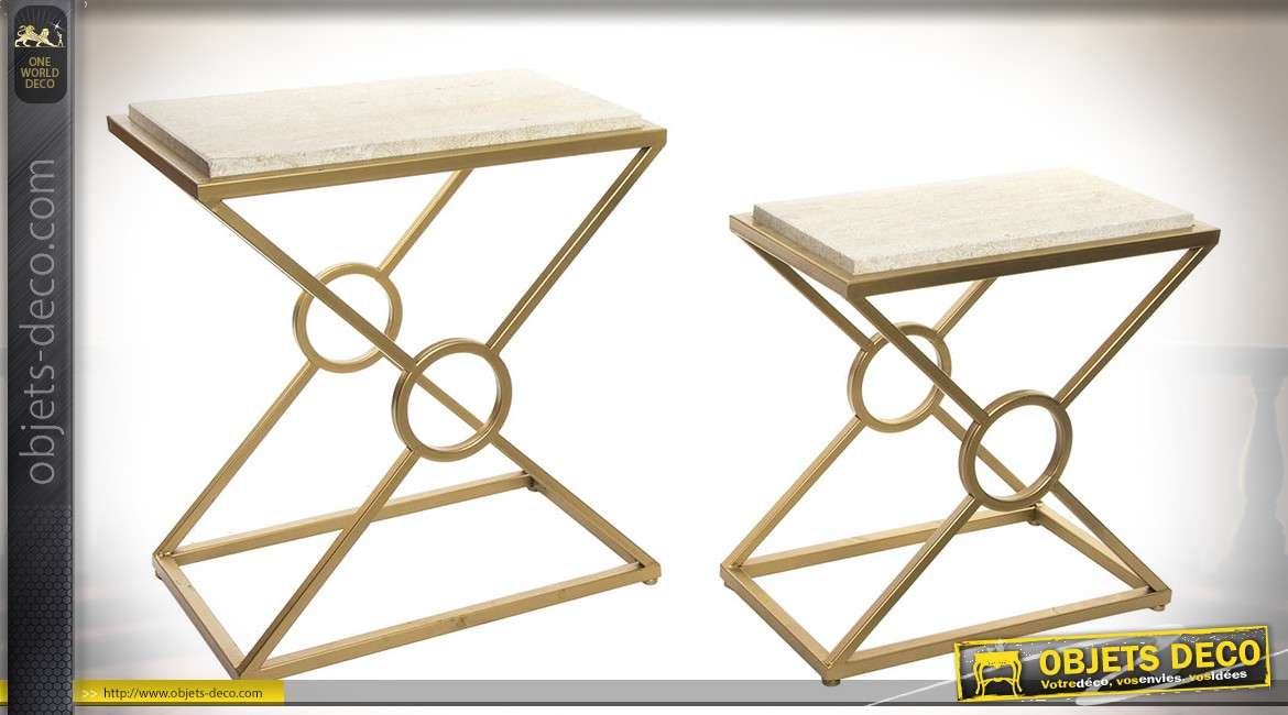 Série de deux tables basses design en métal doré avec plateaux en pierre blanche