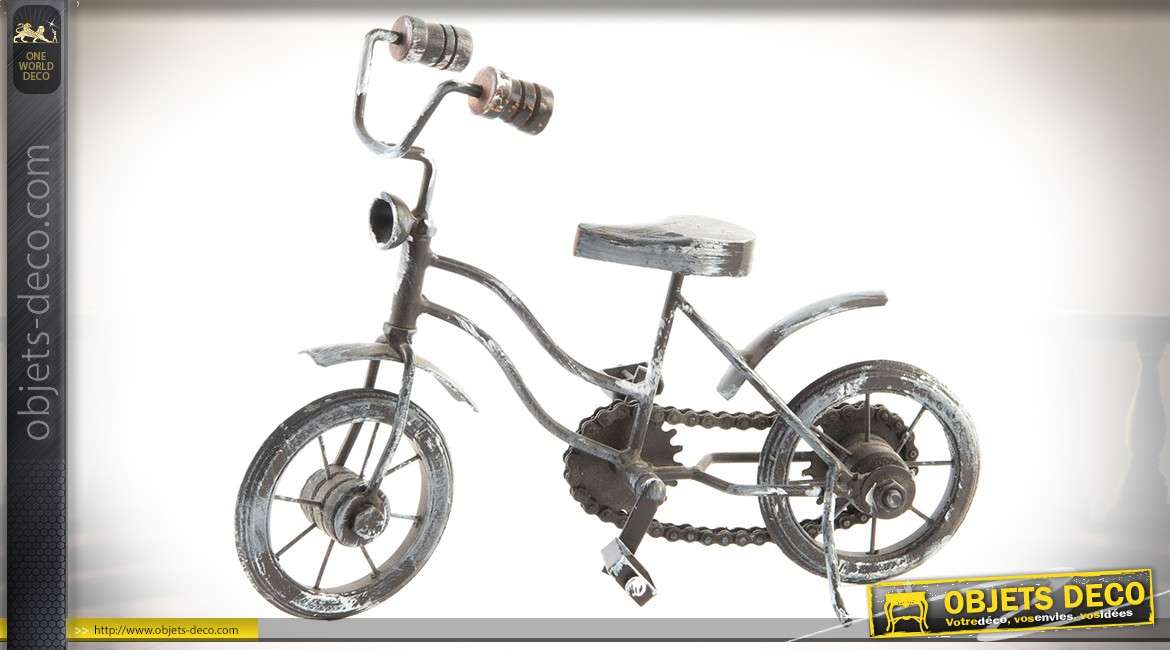 Objet décoratif en forme de vélo d'enfant en bois et métal effet vieilli 28 cm
