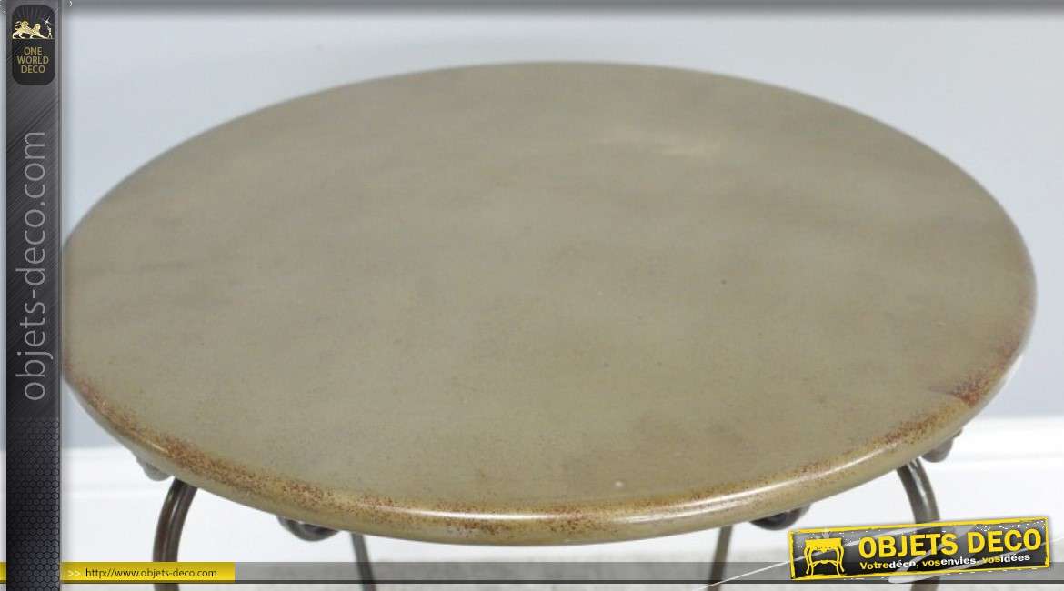 Table d'appoint ronde en métal, formes barroques, finition vieux doré et métal oxydé