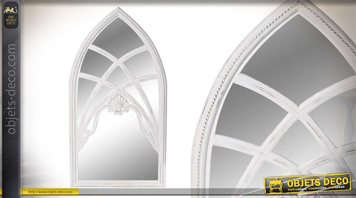 Miroir en bois finitions blanchies anciennes, forme d'ogive esprit fenêtre de cathédrale