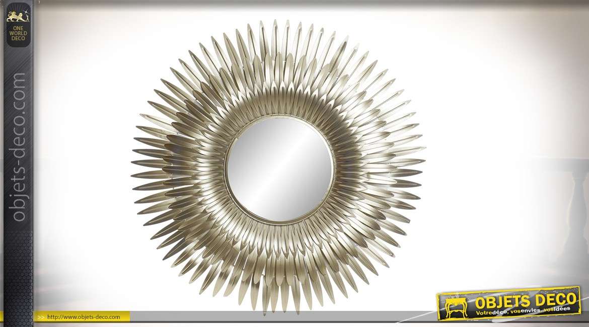 Miroir de décoration en métal, encadrement en plumes dorées, 70cm de diametre