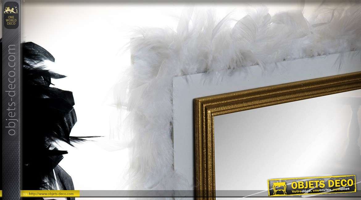 Serie de deux miroirs en bois, encadrements en plumes esprit cabaret, noir et blanc 67cm