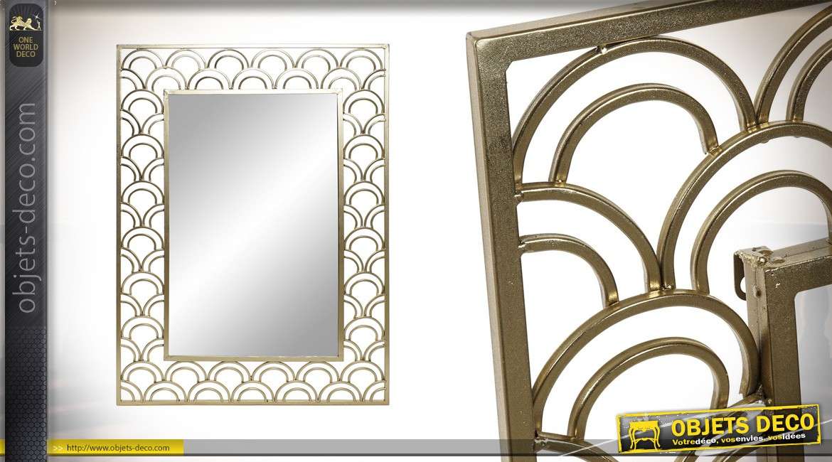 Grand miroir de déco en métal finition dorée brillante, esprit écailles, style moderne 106cm